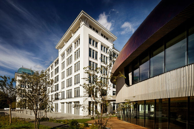 BIFUR Architecture, IN/OUT, Boulogne-Billancourt. Réhabilitation fabrique télécom en bureaux, création pôle service organique