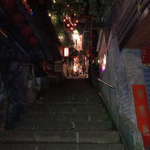 不是在山上,就是在前往山上的路上