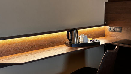 Bureau et service à thé dans chambre design à l'hôtel Melba