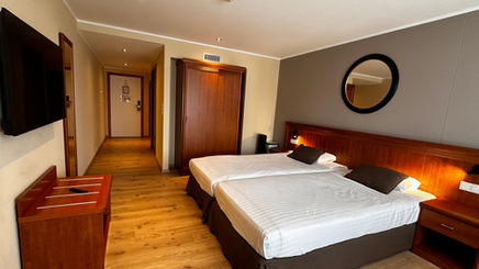 Chambre spacieuse avec lits séparés à l'hôtel Melba