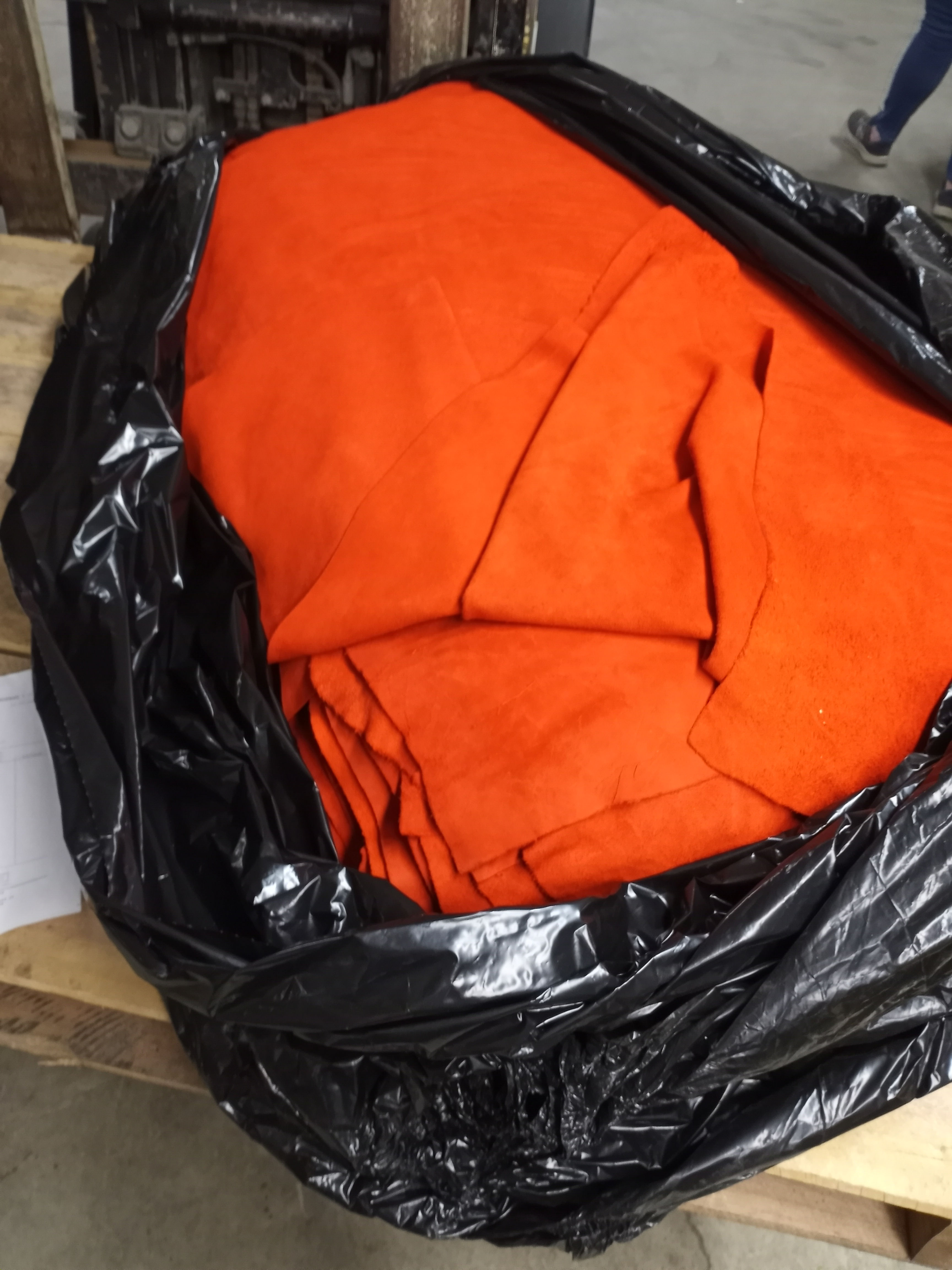 Vivid Orange SplitSuede Mix 30ftLot 2.5-3.5oz Lot#10613 Final S