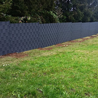 Großer Sicherheitszaun mit Sichtschutz montiert durch Saepes GmbH in Baumholder