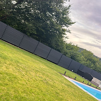 Poolzaun zur Absturzsicherung mit Sichtschutz, aufgebaut in Ohmbach durch Saepes GmbH