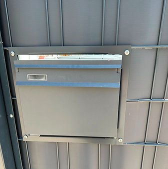 Zaunbriefkasten für Doppelstabmattenzaun 6/5/6 und 8/6/8 in RAL7016 von Saepes GmbH