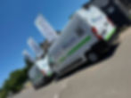 Transporter von Saepes Montageservice mit Werbung für Doppelstabmatten, WPC-Zäune und Schiebetore.