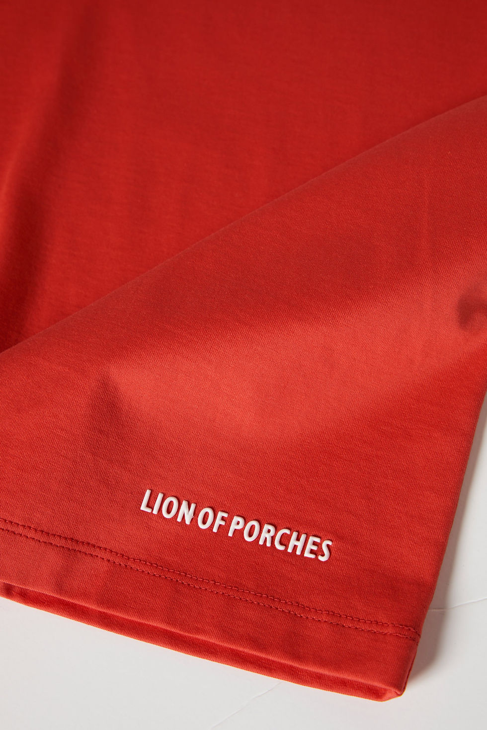 Miniatura: Tshirt vermelha LION OF PORCHES