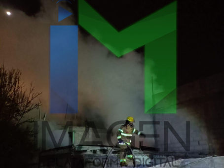 EN CALPULAPAN, SE INCENDIA UNA CASA; BOMBEROS DEL ESTADO SOFOCA LAS LLAMAS