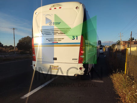 PROFESOR SE ACCIDENTA A BORDO DE SU VEHÍCULO PERO RESULTA ILESO