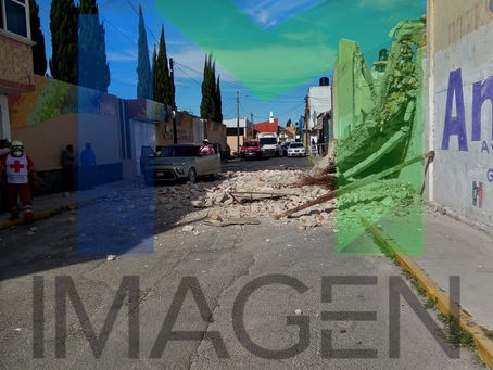 ACORDONAN PC ÁREA POR DERRUMBE DE BARDA ANTIGUA