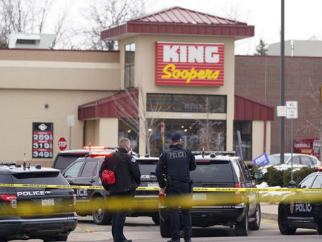 DEJA 10 MUERTOS TIROTEO EN SUPERMERCADO DE COLORADO, INCLUIDO UN POLICÍA