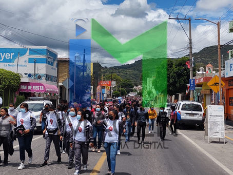 MARCHAN ESTUDIANTES DE LA NORMAL RURAL "LIC. BENITO JUÁREZ" HACIA LA USET