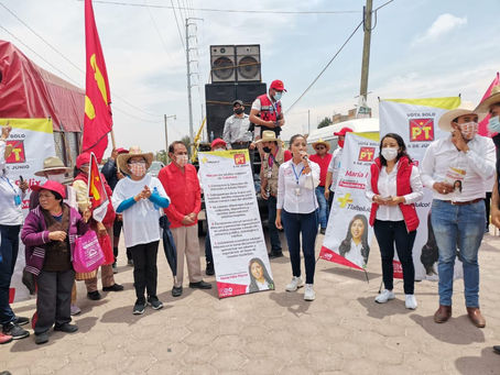 RESPALDAN ADULTOS MAYORES DE TLALTELULCO A MARÍA FÉLIX PLUMA