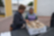 Entrega DIF Municipal aves de traspatio a pobladores de Xicohtzinco