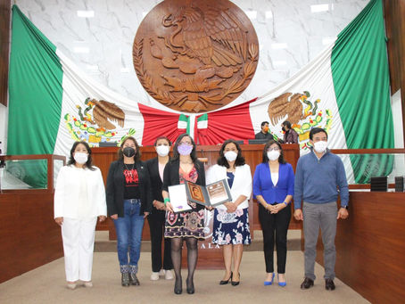 ENTREGA CONGRESO DEL ESTADO PRESEA “NATALIA TENIZA PORTILLO” A EDITH MÉNDEZ AHUACTZIN
