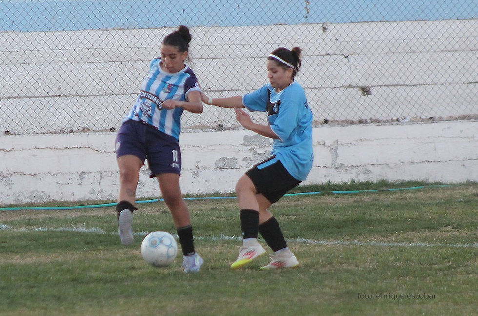 Centenario se trepó a la cima de su grupo. foto Enrique Escobar