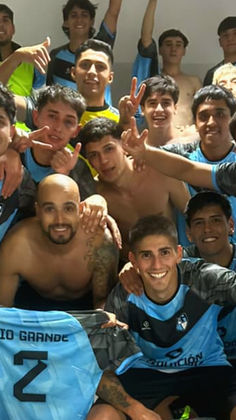 Goleadas y triunfos de visitante en el inicio del Oficial A