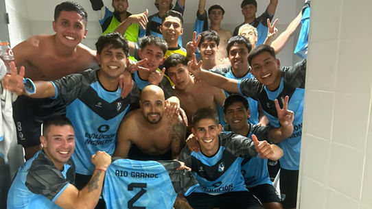 Goleadas y triunfos de visitante en el inicio del Oficial A