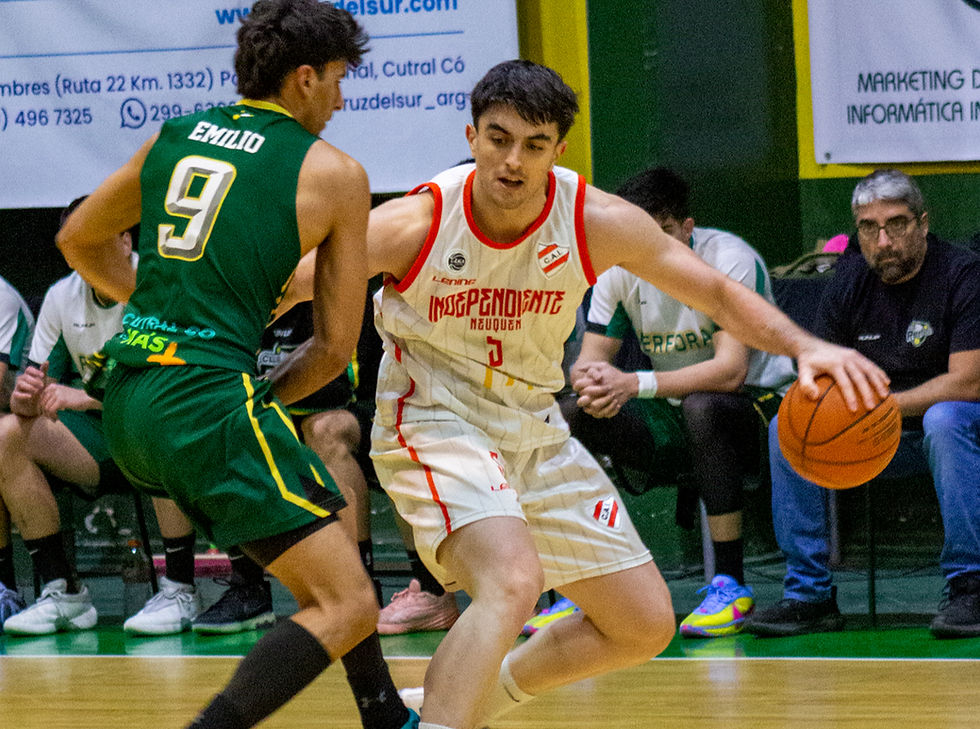 Drazen fue la figura en momentos claves para que el rojo se lleve el triunfo - Foto Elverde básquet