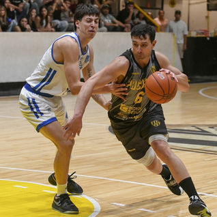 Plottier ganó en el Viejo Ramirez y escala en la Liga Federal 