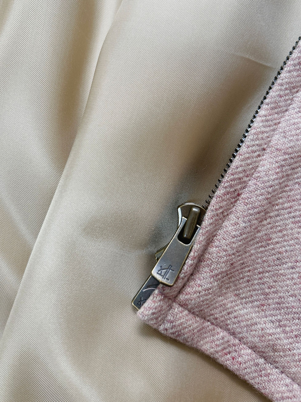 サムネイル： re-wool zip up blouson