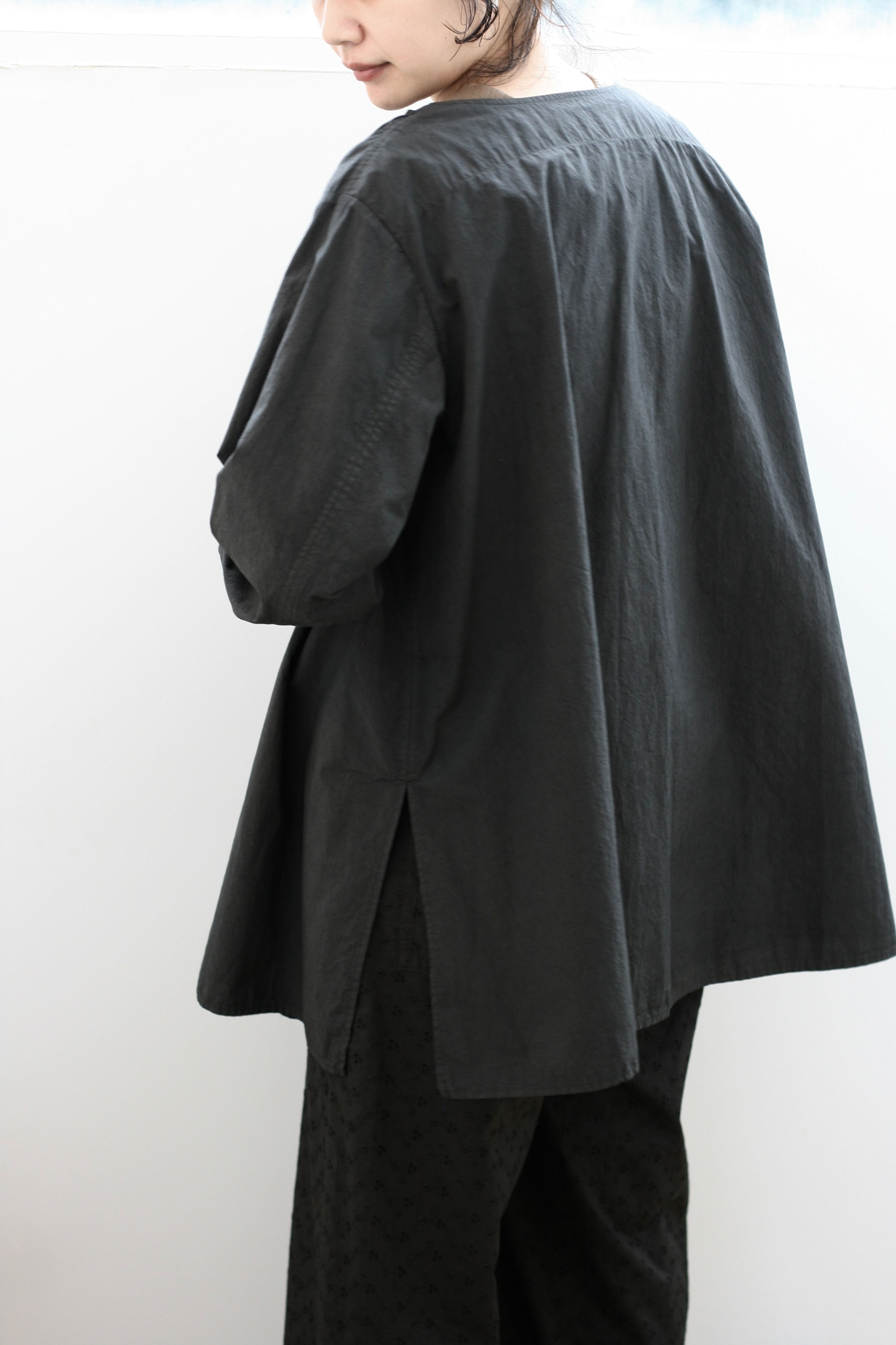 【27SS予約商品】sulfur-dyed omi-zarashi typewriter drawstring blouse