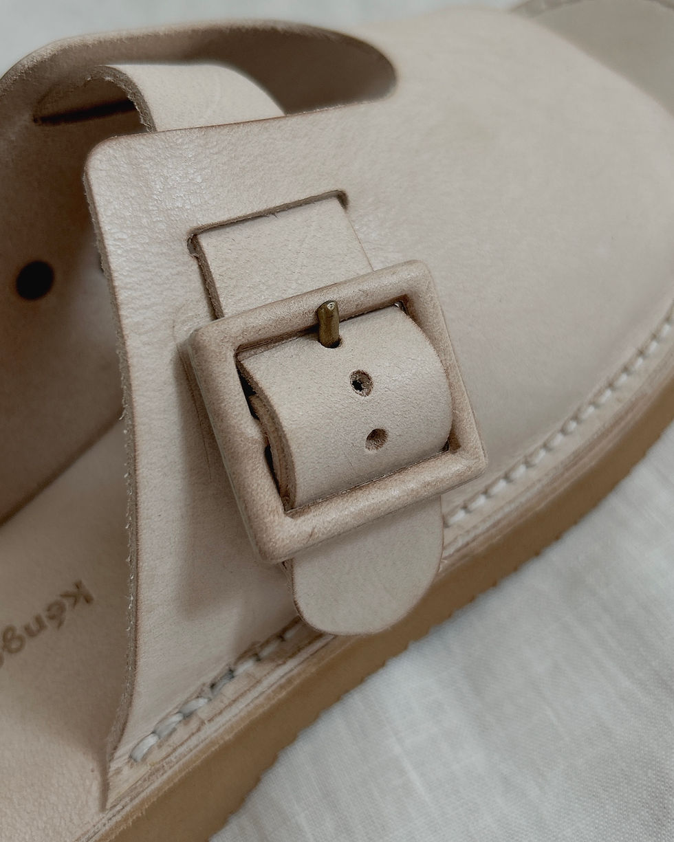 サムネイル： 【26FW予約商品】kéngo × OLDTOWSON leather sandal "Slumber"