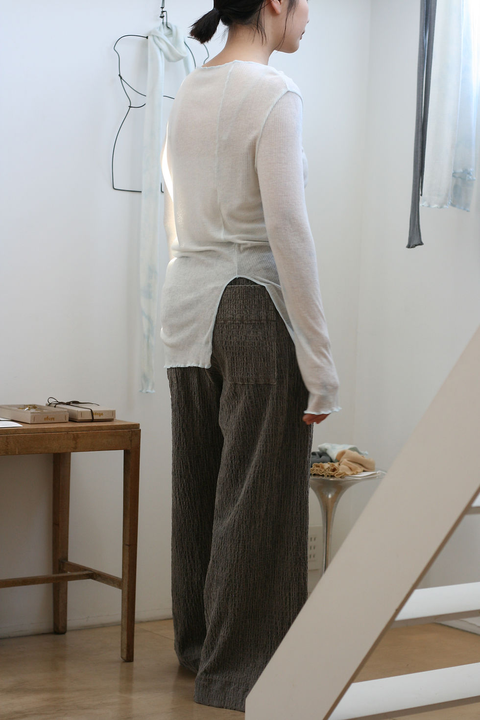 サムネイル： 【26FW予約商品】"yurumura"tencel wool slash neck long sleeve top