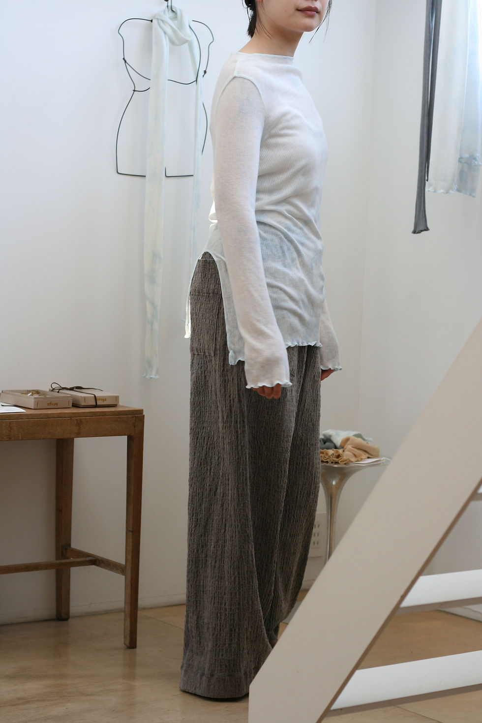 サムネイル： 【26FW予約商品】"yurumura"tencel wool slash neck long sleeve top