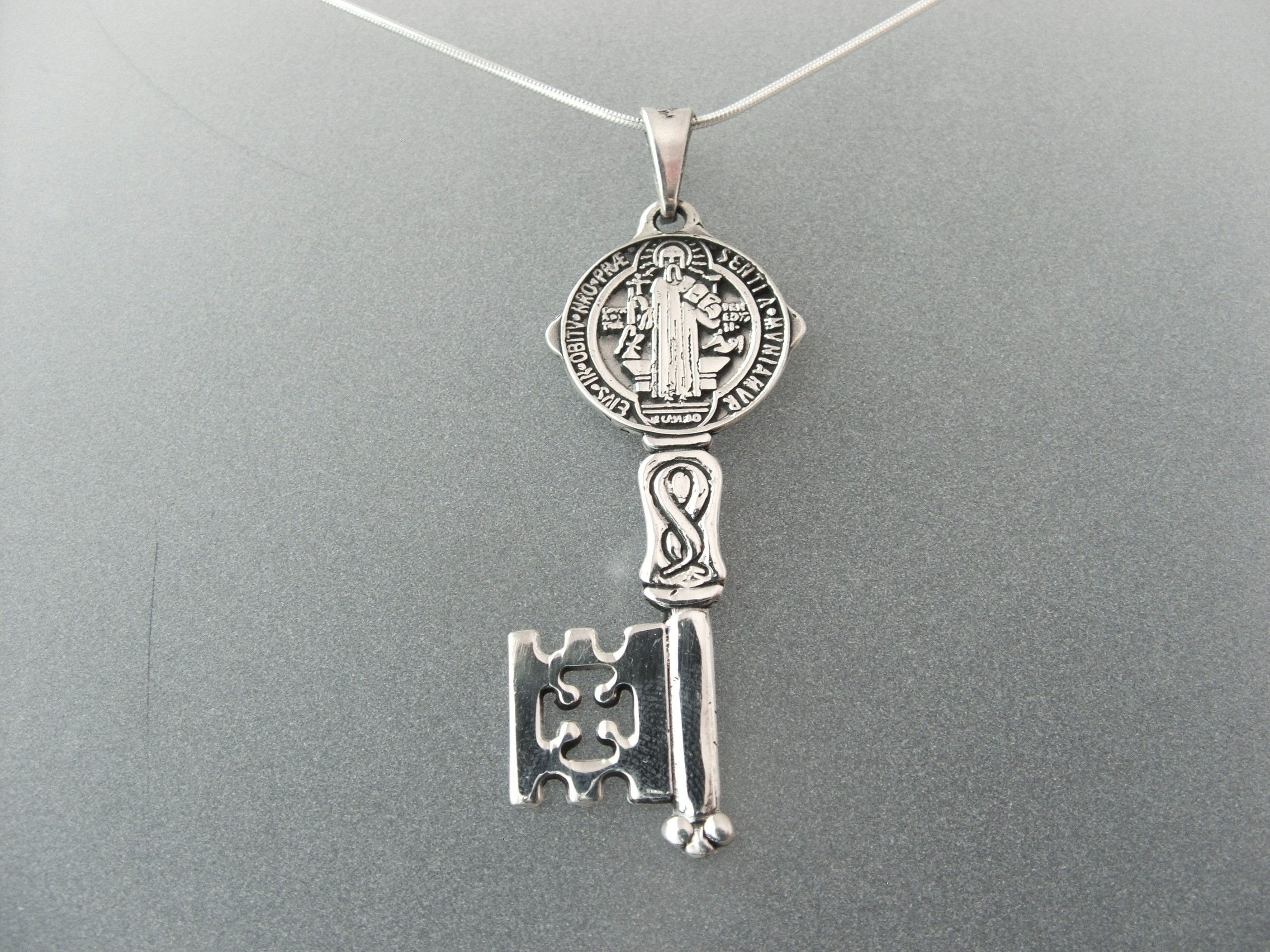 Llave De San Benito Grande En Plata Ley 0.925