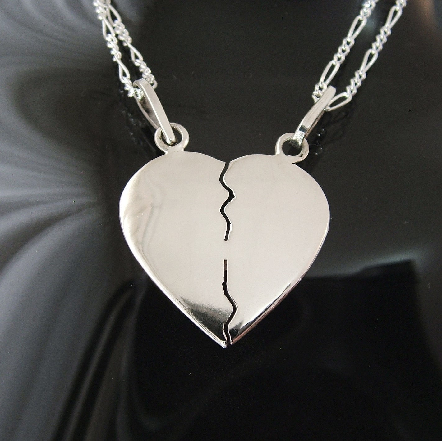 Corazon Partido Mediano Con Dos Cadenas