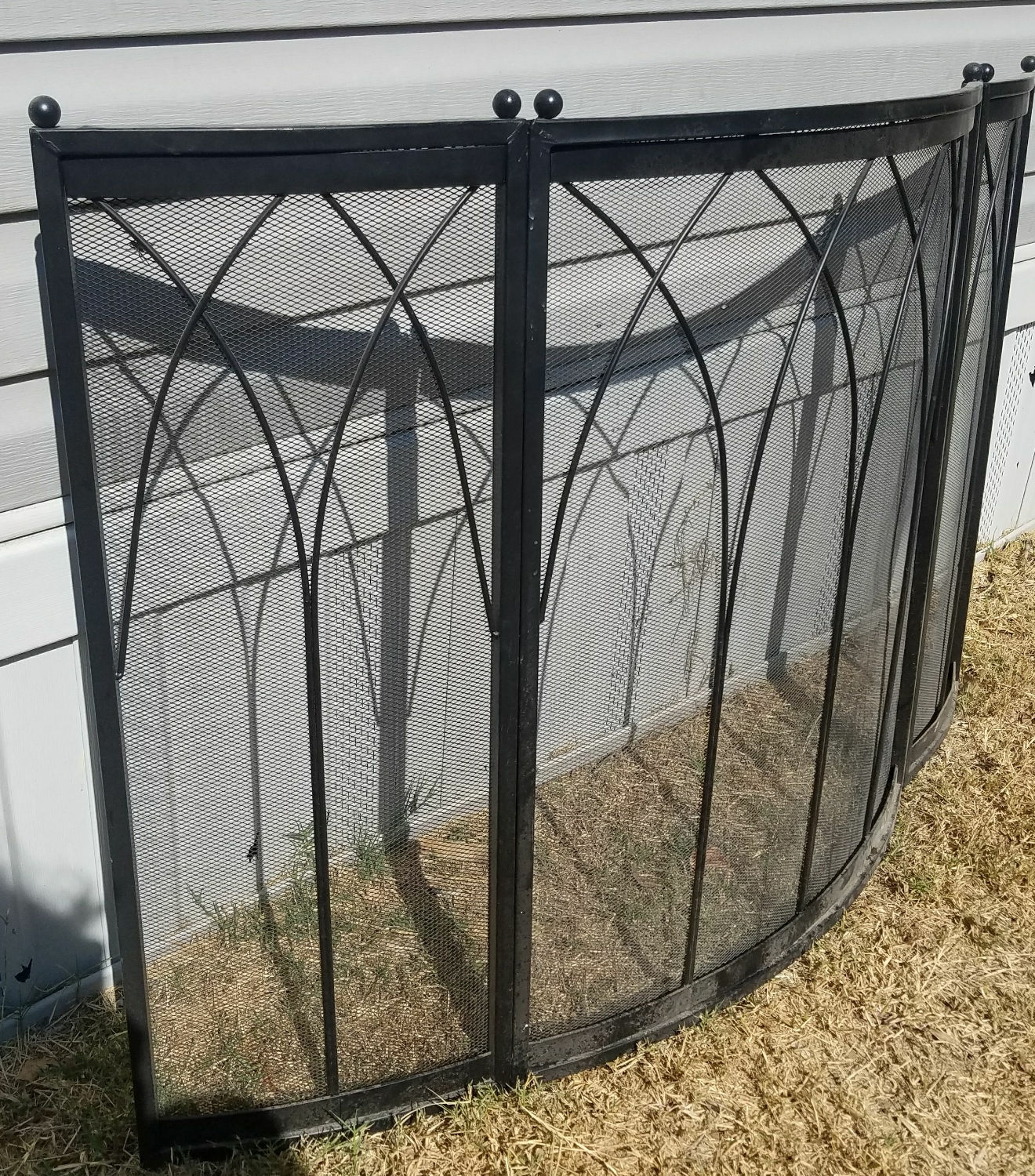 3 Fold Classic Fire Place Screen With Decorative Arch Design 