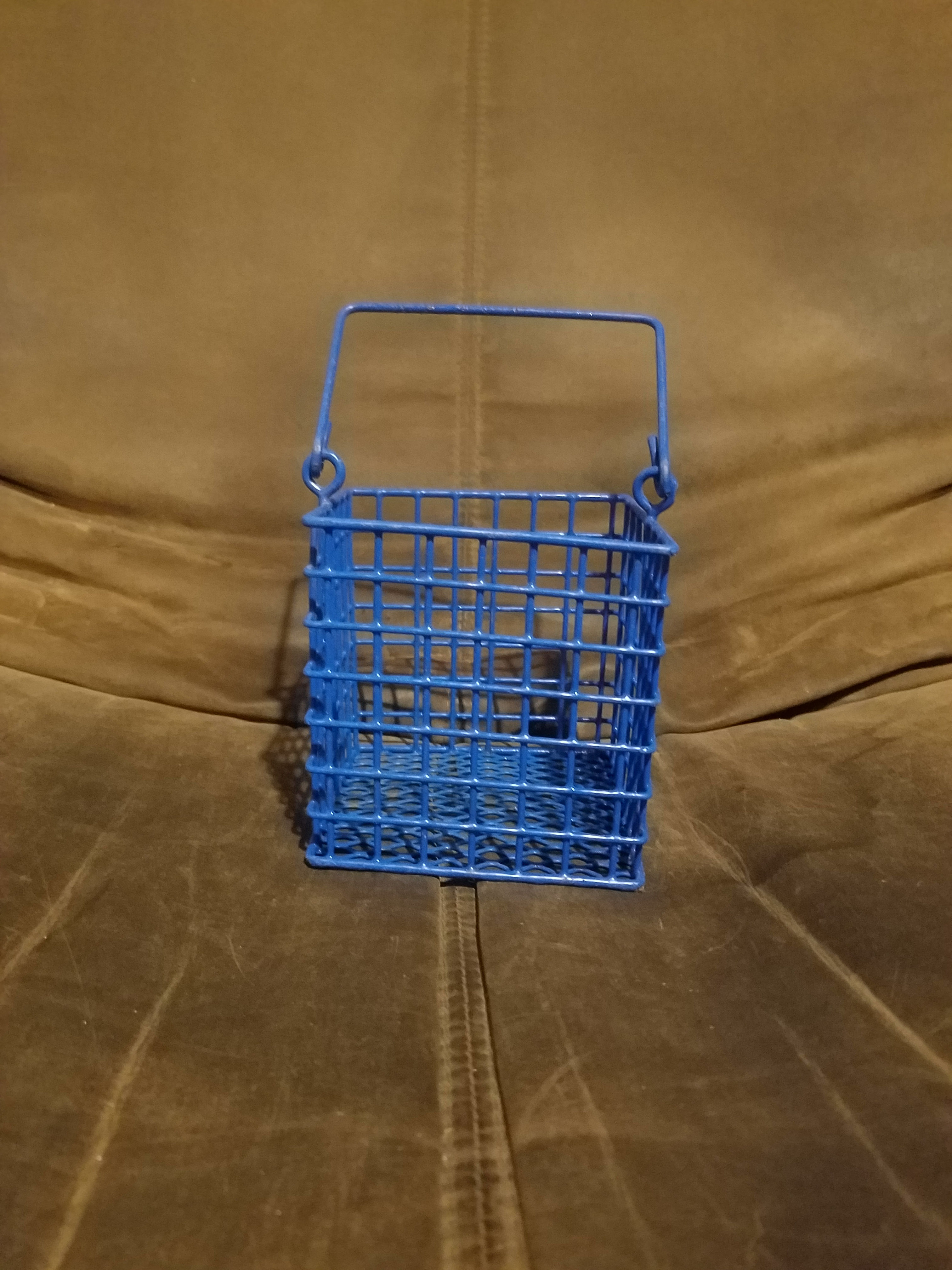 Small wire basket