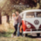 Brautpaar mit VW Bulli