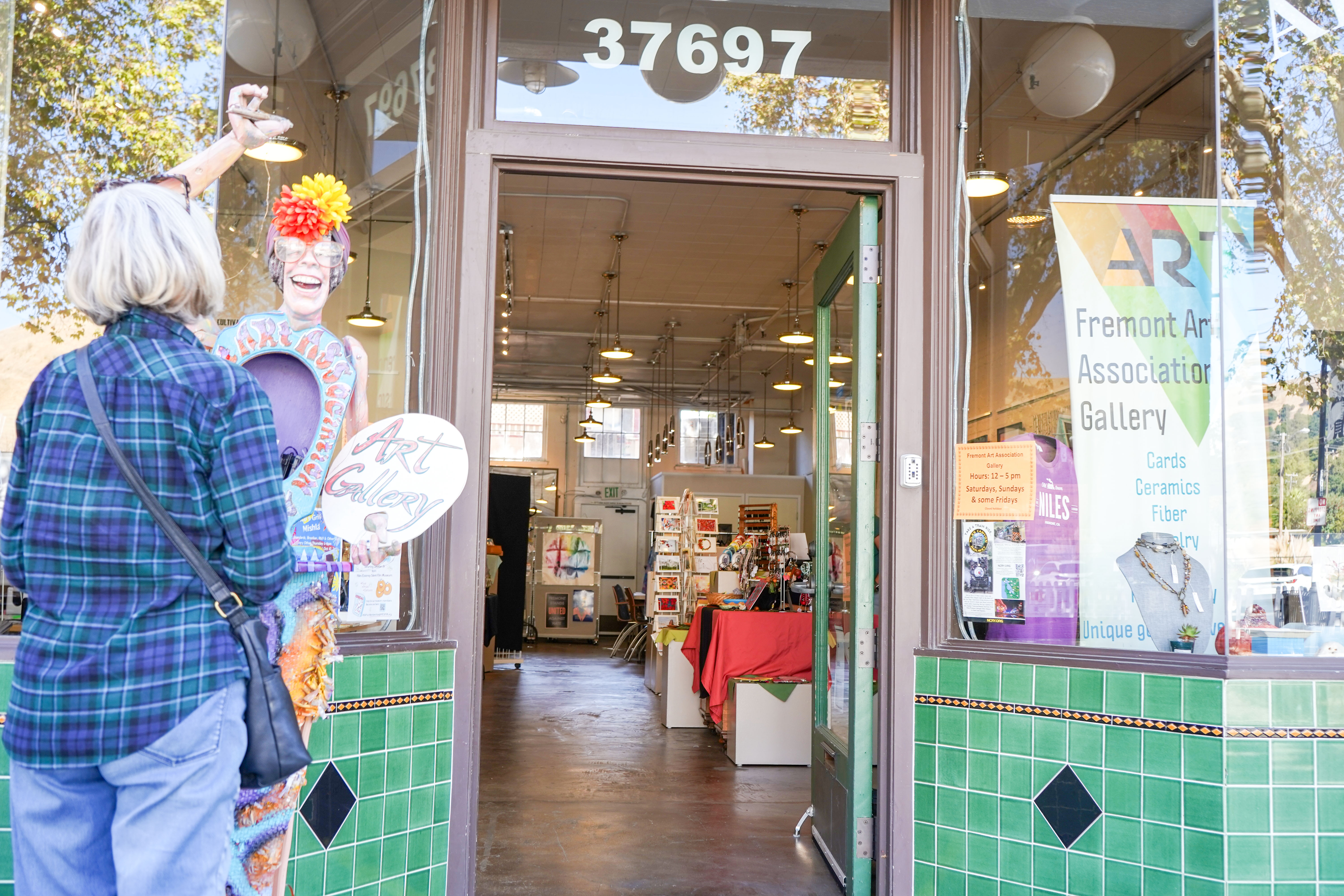 Fremont Art Association Quarterly Gallery Hanging Volunteer Event