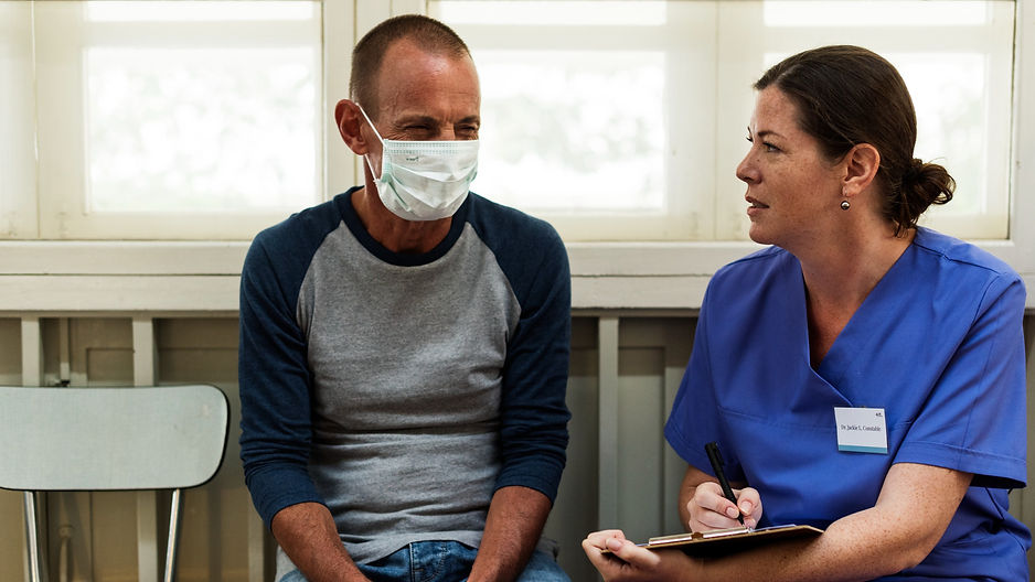 doctor-is-asking-patient-symptom_edited.