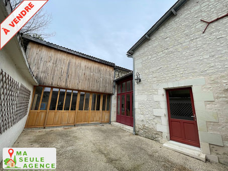 A VENDRE à FAYE LA VINEUSE - Maison de caractère rénovée de 177 m2*. Prix : 266.500 € HAI