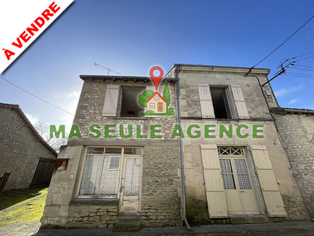 A VENDRE à SAINT CHRISTOPHE (86) - Maison de village 124 m2 avec jardin et dépendances. Prix : 79.200 € HAI.