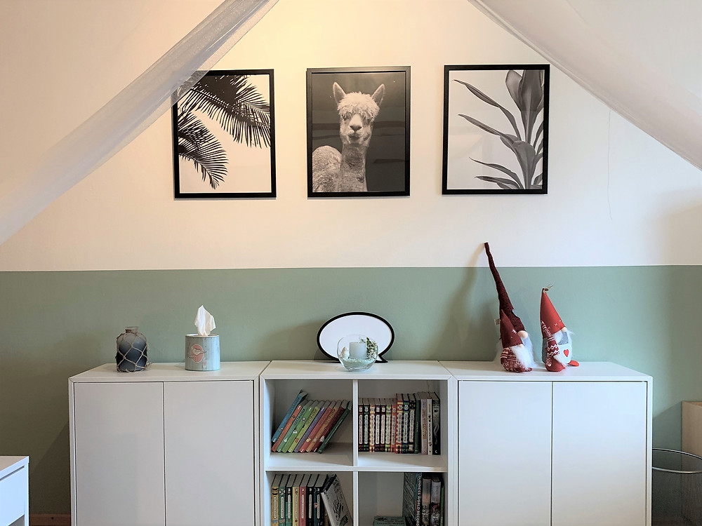Ein Wohnzimmer wird wird wohnlich