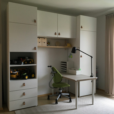 Schrankwand mit Schreibtisch