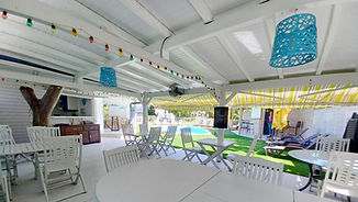 la salle du restaurant à la rose du brésil hôtel marie galante