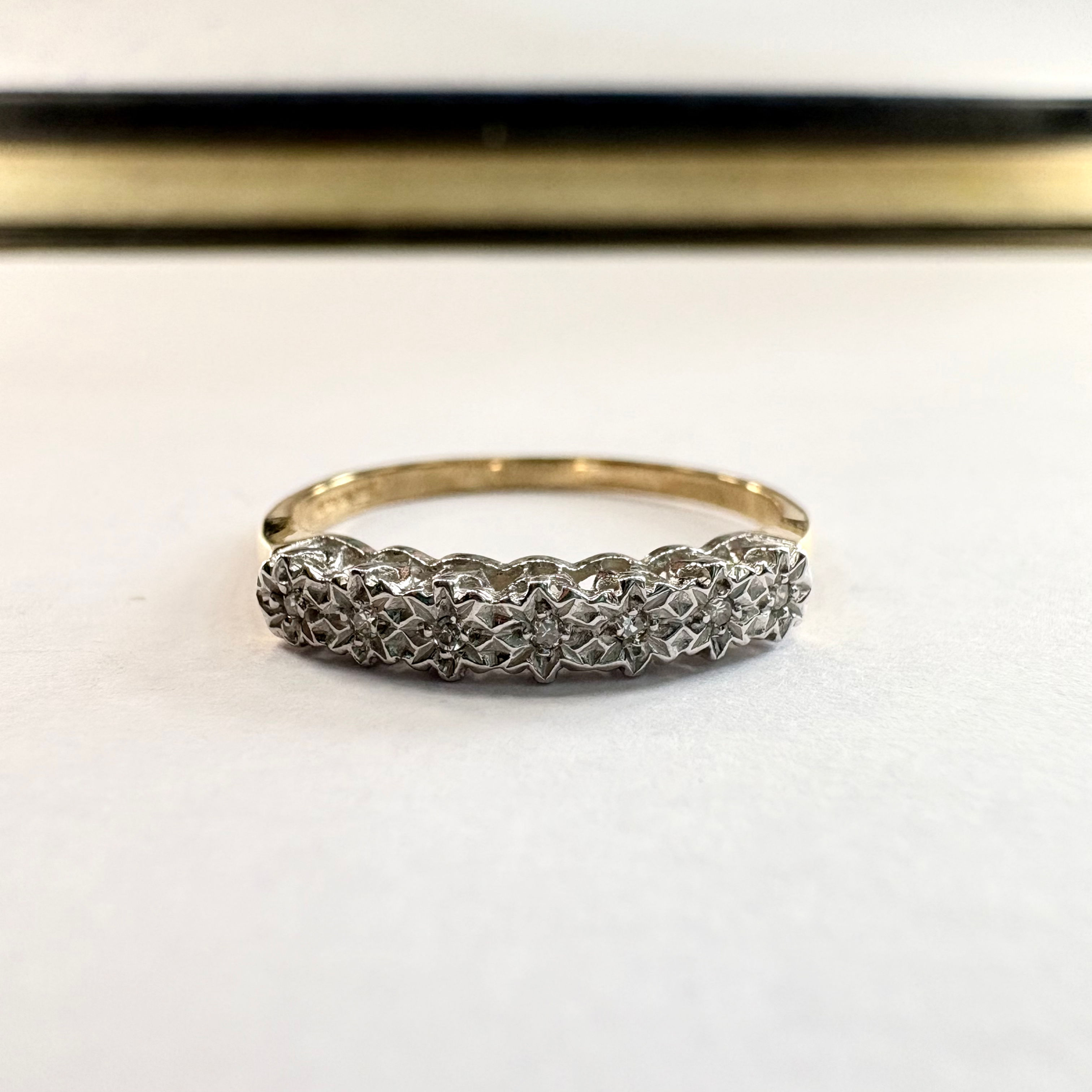 9ct yellow gold diamond Ring N