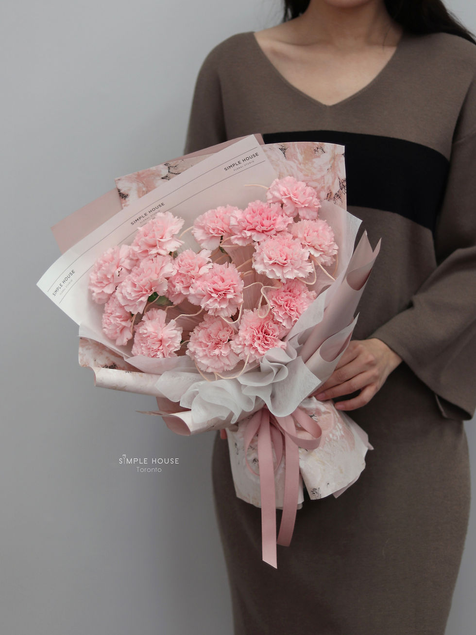 Thumbnail: Elegant Carnation Bouquet - Light Pink
