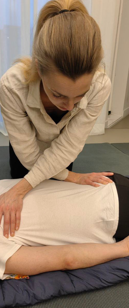 Shiatsu-therapist-client-back-stretch-relaxed.jpg