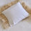 Miniature : Housse de coussin en coton naturel avec franges en raphia