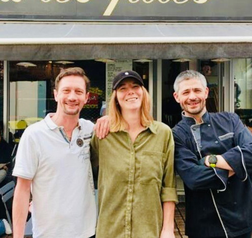 équipe chez les filles.jpg