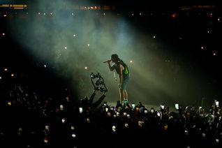 Feid revienta el Nacional: La ola verde y naranja que puso a Costa Rica a perrear.