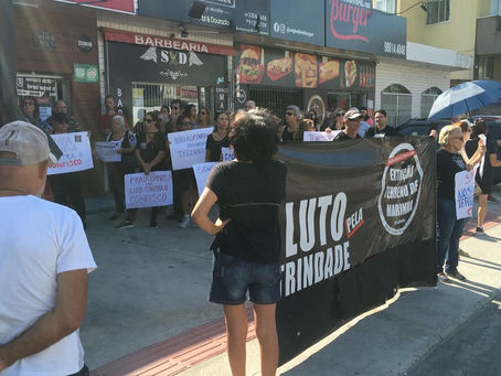 Moradores protestam contra demarcação de terrenos de Marinha em Florianópolis