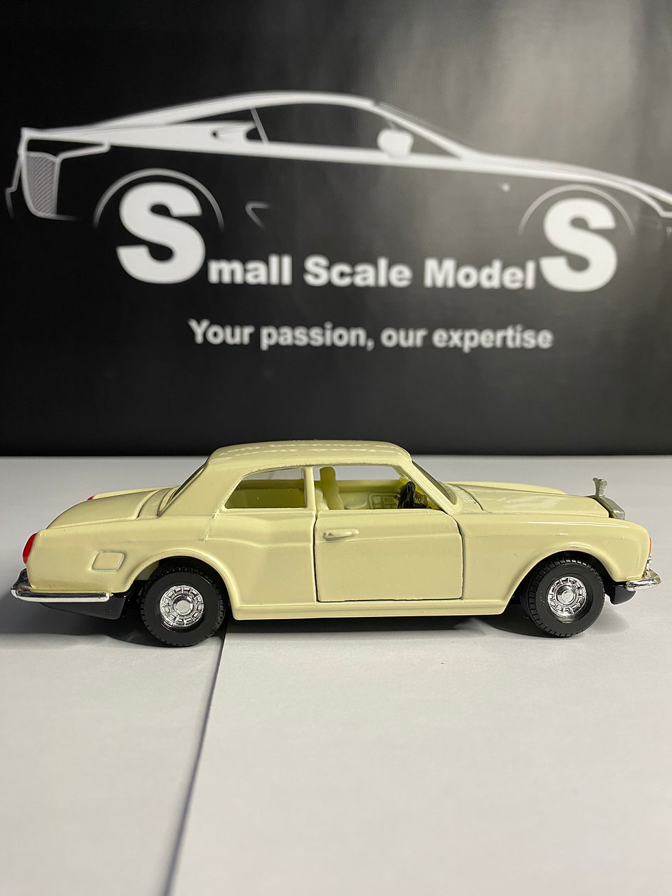 Thumbnail: Corgi Diecast Model Toy - Vintage Rolls Royce Corniche