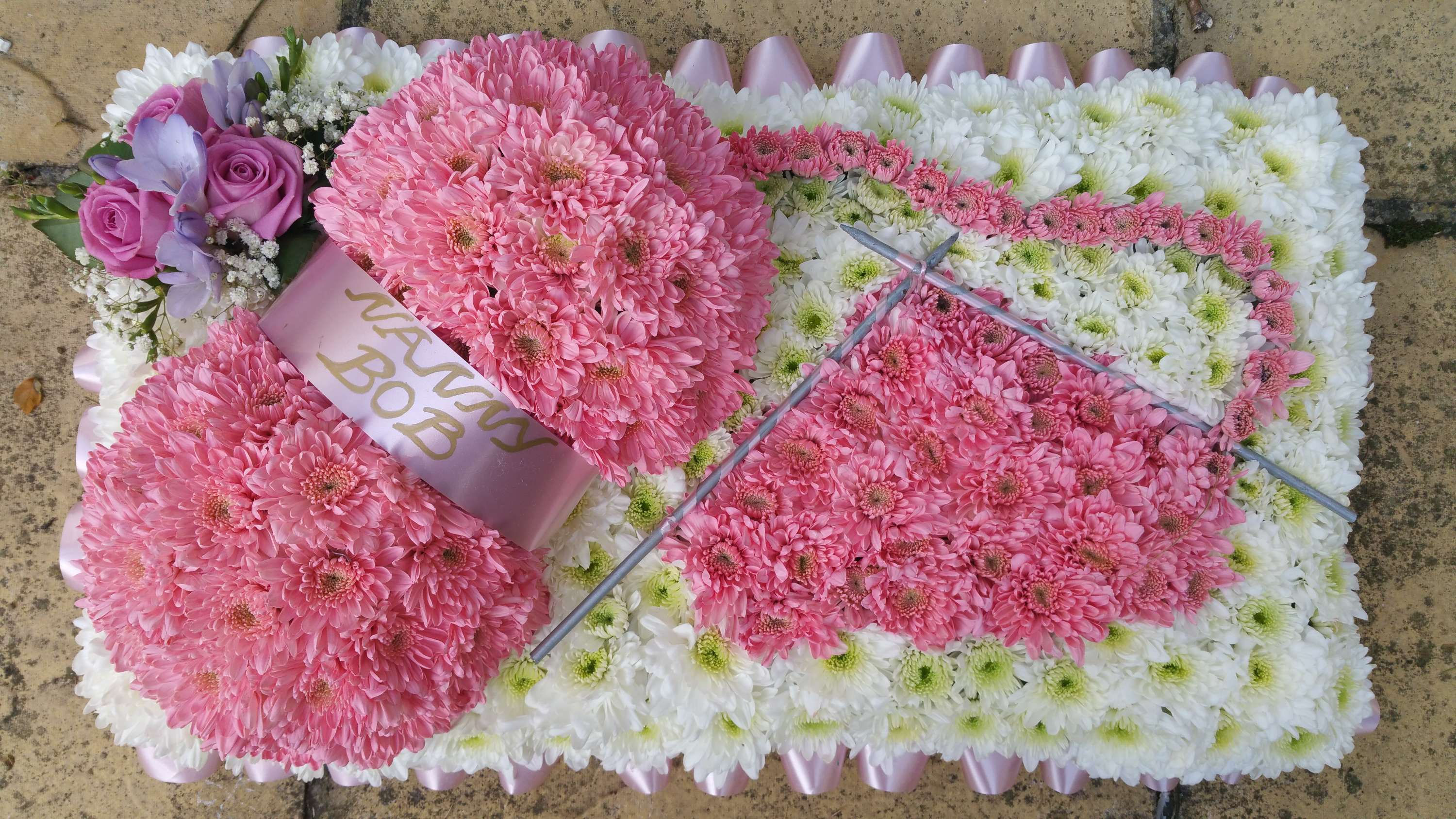 Knitting needles and wool tributes