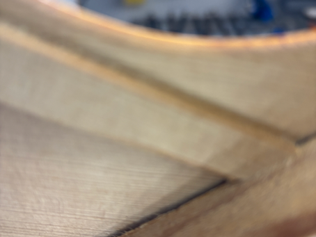 Maton with loose brace